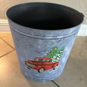 Plastic Holiday Planter 9.5”